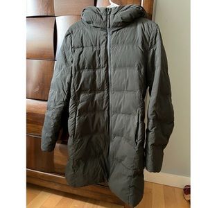 UNIQLO Long Down Hooded Puffer Winter Jacket in Green